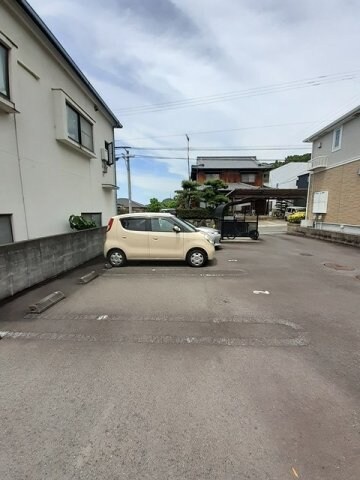 物件外観写真2　(駐車場があります)