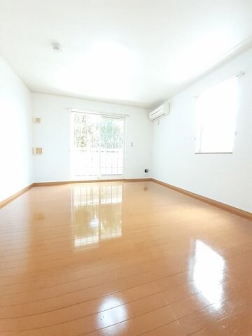 物件内観写真9　(明るい室内です)