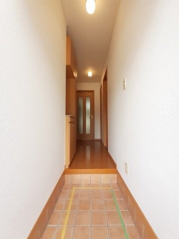 物件内観写真18　(落ち着いた玄関です)