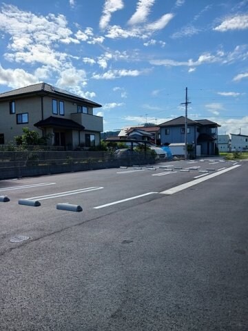 物件外観写真2　(駐車場があります)