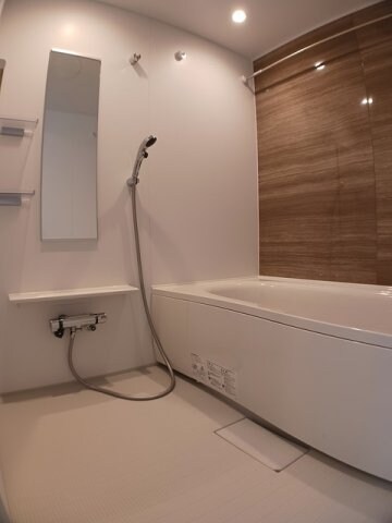 物件内観写真11　(日々の疲れを癒すお風呂付です)