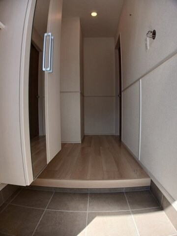 物件内観写真15　(きれいな玄関です)