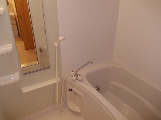 物件内観写真10　(コンパクトで使いやすいお風呂です)