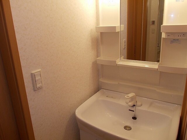 物件内観写真13　(明るい洗面所です)