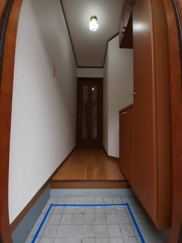 物件内観写真15　(明るい玄関です)