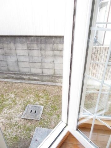 物件内観写真16　(お庭が付いています)