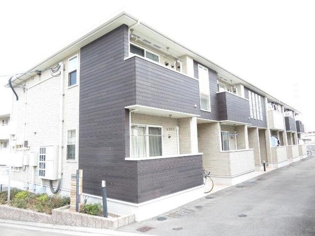 物件外観写真1　(外観は落ち着いています)