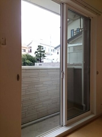 物件内観写真16　(バルコニーからの眺めを楽しみながら食事をしませんか)