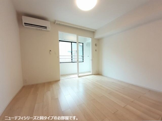 物件内観写真8　(明るい室内です)