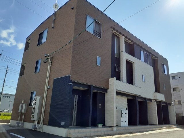 物件外観写真1　(外観もきれいです)