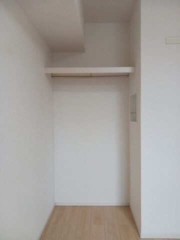 物件内観写真14　(収納豊富です)