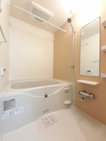 物件内観写真11　(きれいなお風呂です)