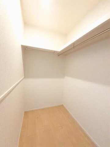 物件内観写真14　(収納豊富です)