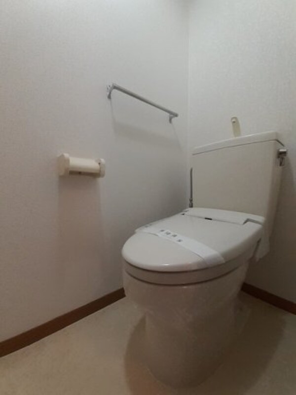 トイレ(コンパクトで使いやすいトイレです)