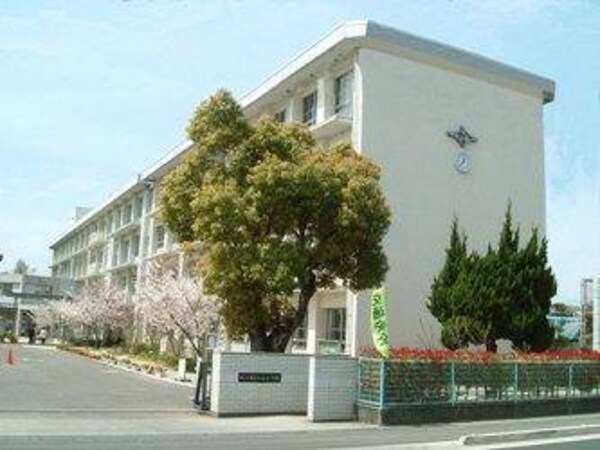 周辺環境(松山市立久枝小学校 990m)