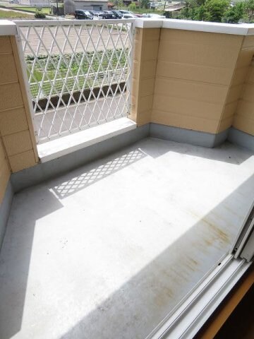 バルコニー(お洗濯にも便利なバルコニー付き)