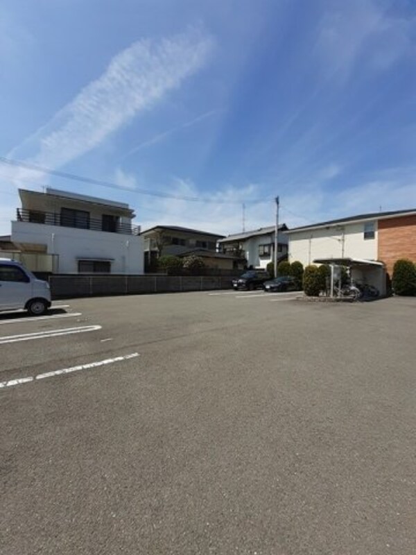駐車場(駐車場に車を止められます)