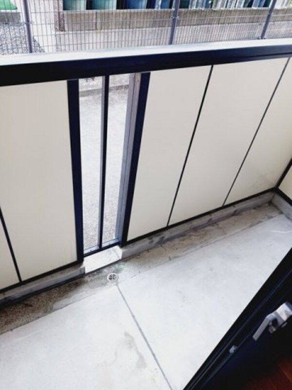 バルコニー(バルコニーからの眺めを楽しみながら食事をしませんか)