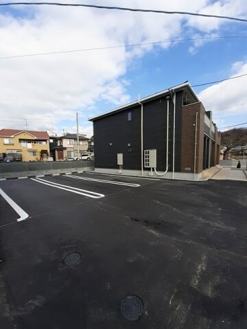 物件外観写真2　(駐車場に車を止められます)