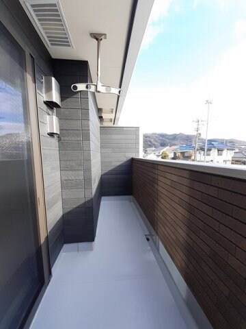 物件内観写真18　(広々としたバルコニーです)
