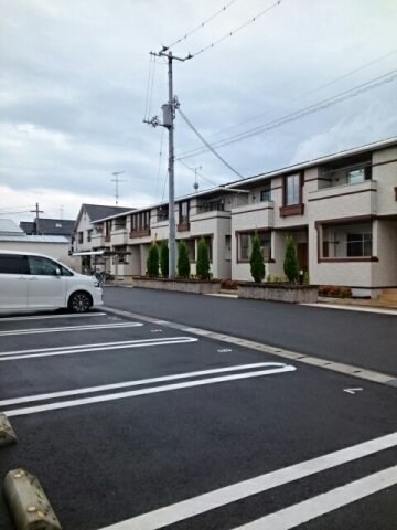 物件外観写真2　(駐車場です)