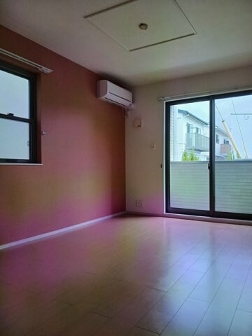 物件内観写真9　(内装は落ち着いています)