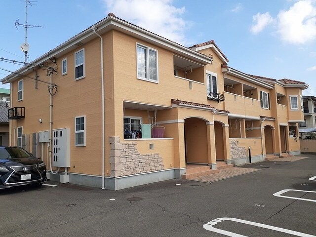 物件外観写真1　(きれいな外観です)