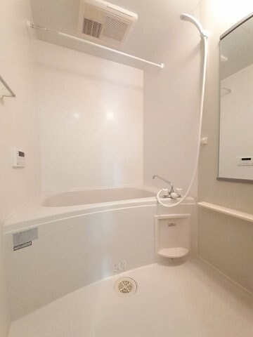 物件内観写真11　(きれいなお風呂です)