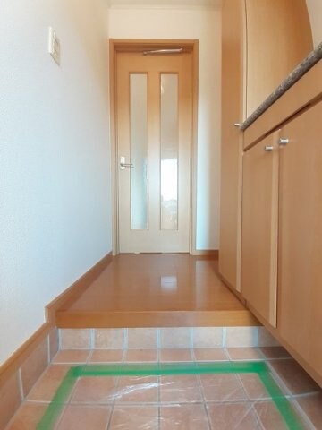 物件内観写真15　(ゆったりとした玄関です)