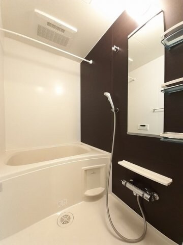 物件内観写真11　(落ち着いた空間のお風呂です)