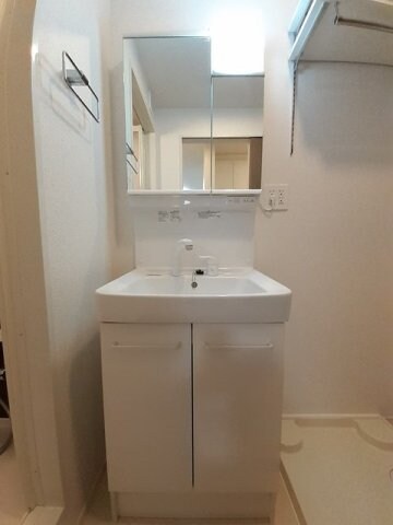 物件内観写真17　(スペースが確保できる洗面所です)