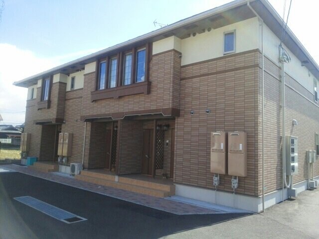 物件外観写真1　(建物外観を気になさる方へ、見た目の良い物件です)