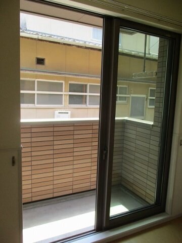 物件内観写真16　(外からの目が気にならないバルコニーで洗濯物が干せます)