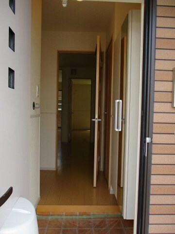 物件内観写真19　(明るい玄関です)