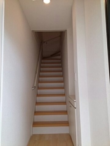 物件内観写真19　(収納もある玄関です)