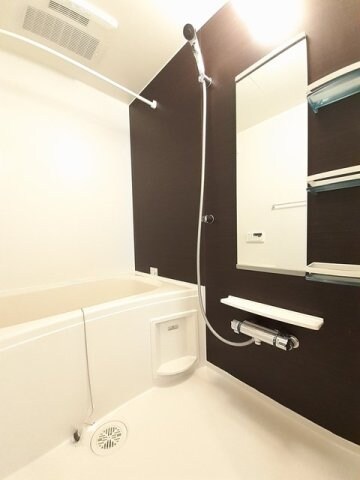 物件内観写真11　(ゆったり過ごせるお風呂です)