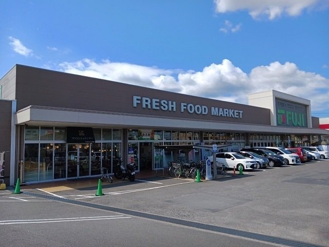 物件外観写真3　(フジ南久米店様まで650m)