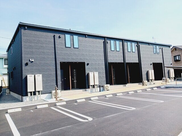 物件外観写真1　(外観もきれいです)