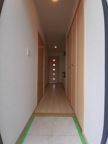 物件内観写真15　(明るい玄関です)