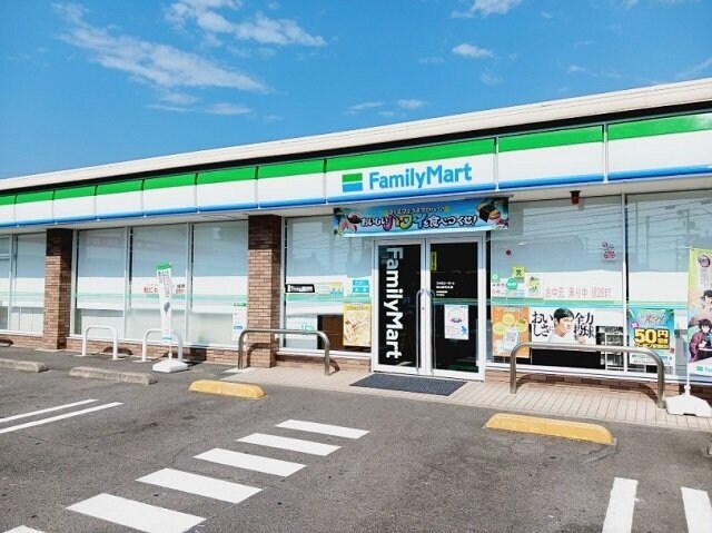 物件外観写真4　(ファミリーマート東石井店様まで1000m)