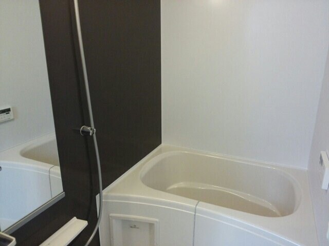 物件内観写真11　(きれいなお風呂です)