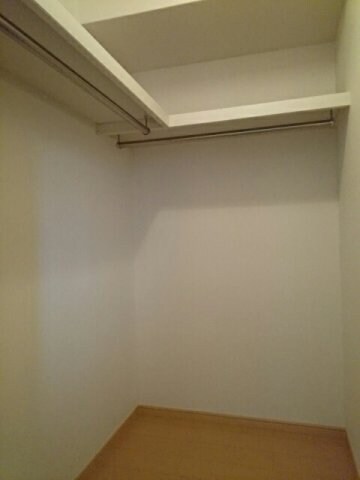 物件内観写真12　(収納豊富です)