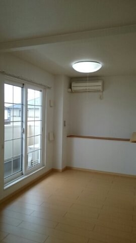 物件内観写真9　(ゆったり過ごせる居間です)