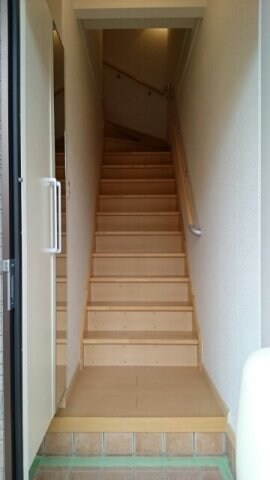 物件内観写真14　(シンプルで使いやすい玄関です)