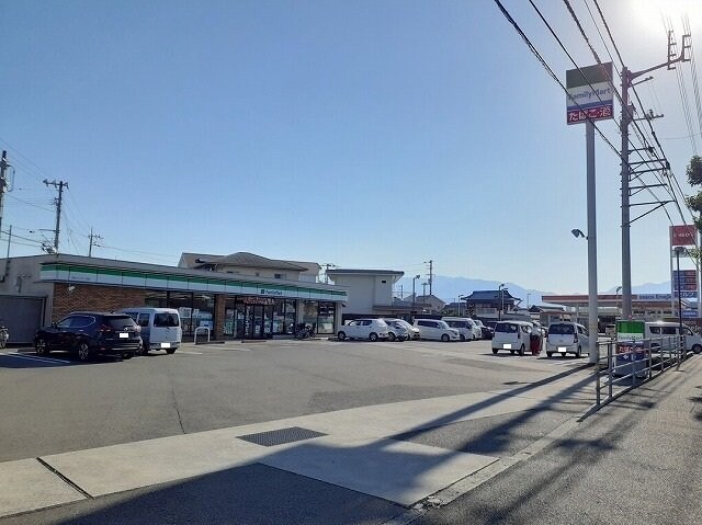物件外観写真4　(ファミリーマートインター北店様まで950m)