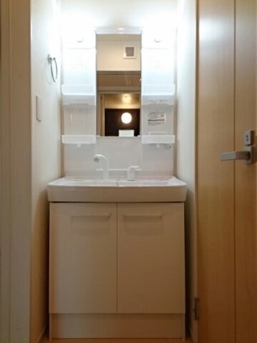 物件内観写真15　(スペースが確保できる洗面所です)