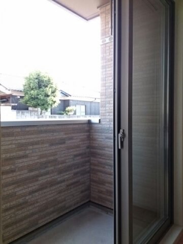 物件内観写真18　(バルコニーからの眺めを楽しみながら食事をしませんか)