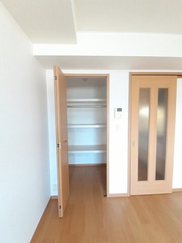 物件内観写真14　(収納豊富です)