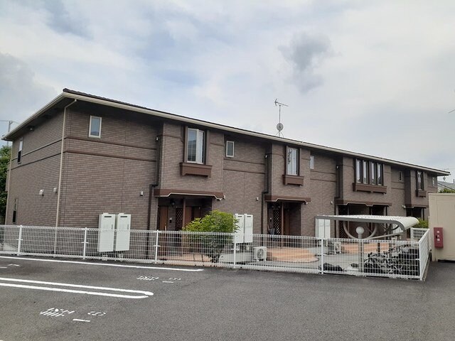 物件外観写真1　(落ち着いた雰囲気の外観です)