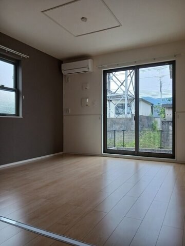 物件内観写真9　(明るい室内です)